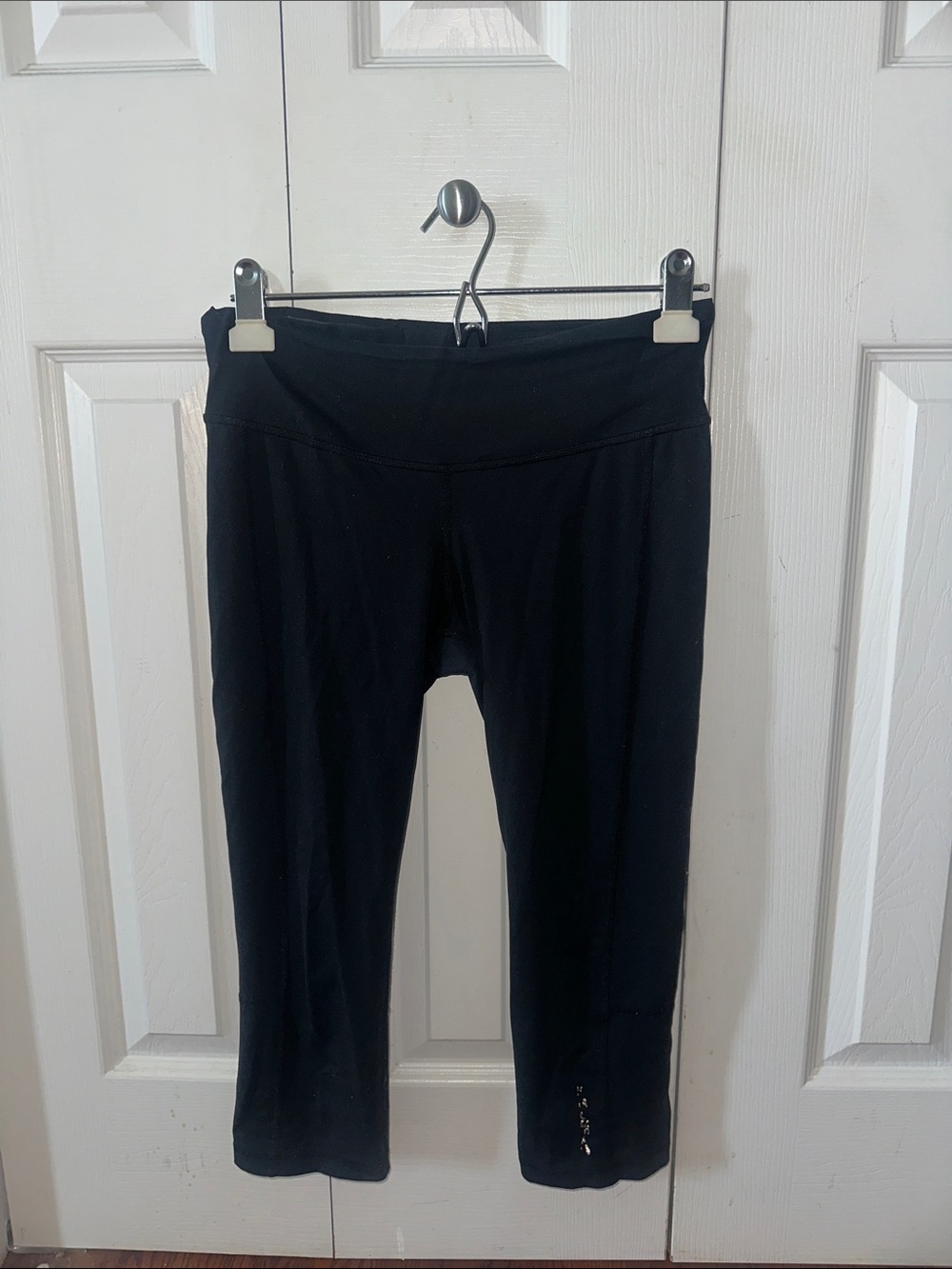 Black Brooks Cropped Capri Leggings